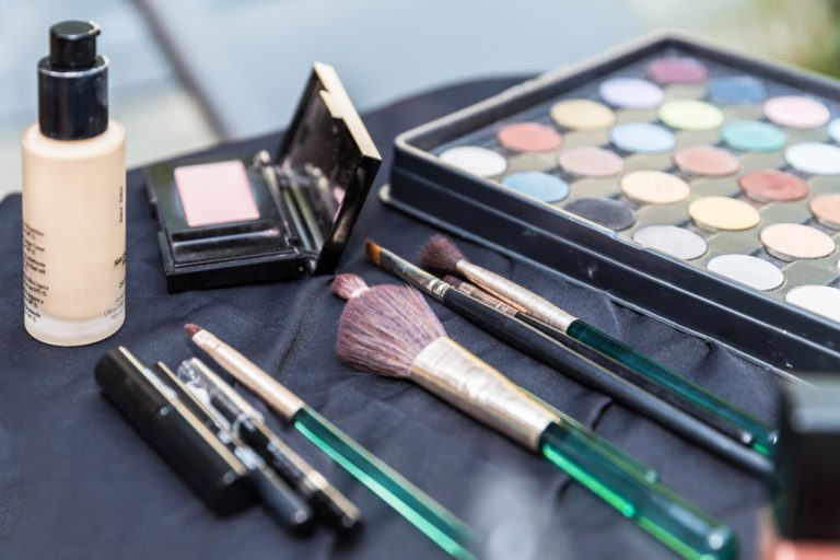 How to Apply Eye Makeup: Simple and Dramatic Eye Makeup Methods Why is Eye Makeup Essential?